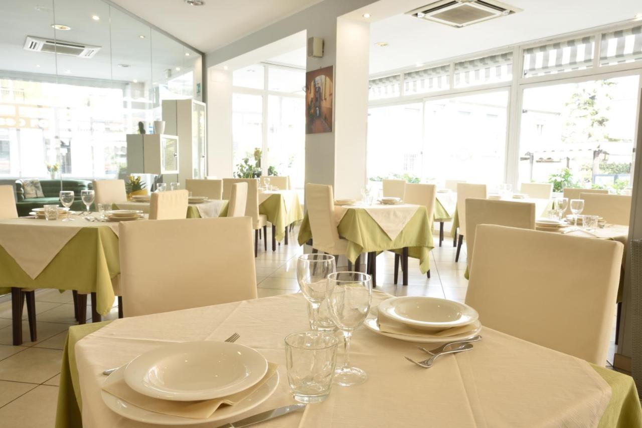 Hotel Ristorante La Marina Mhotelsgroup San Bartolomeo Al Mare Eksteriør bilde