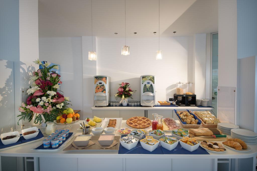 Hotel Ristorante La Marina Mhotelsgroup San Bartolomeo Al Mare Eksteriør bilde